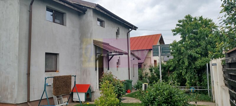 Sabareni, casa 2011, P+M 4 camere + dependinte, curte 500 mp